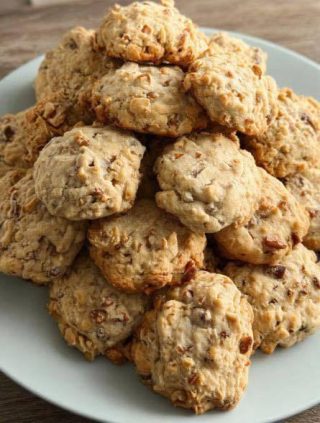 O mój Boże! Szukałam tego przepisu od lat. Moja mama często je robiła, a ja zgubiłam jej przepis. Bardzo dziękuję! Zawsze nazywała je „Michigan rocks”. Pełny przepis 👇 💬